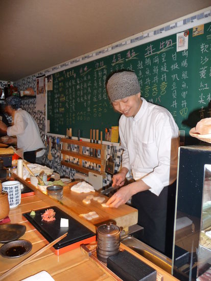 Roher Fisch und Seeigel haben noch nie und werden auch nie wieder so lecker schmecken wie in Manu's bevorzugter Sushibar!