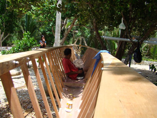 Das neue Boot von Joe, mit Bootsbauer