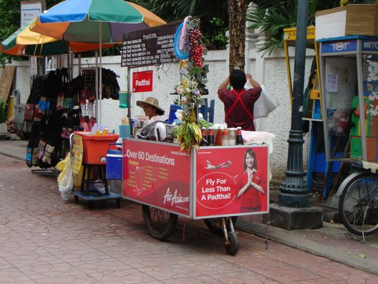 Fly For Less Than A Padthai 
Air Asia Werbung auf Padthai-Stand