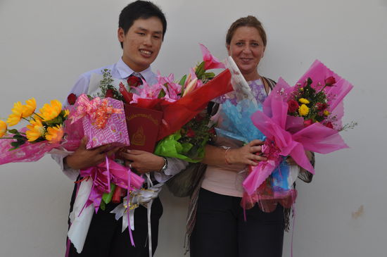 Und hier ist  er, der frischgebackene Absolvent und Manager des Muonglao Guesthouses.