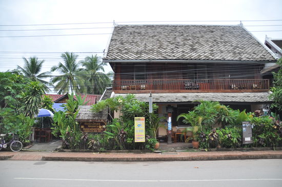 Muonglao Guesthouse, einfach zu empfehlen.  Die Zimmer sind sauber, aber eben nicht neu. Dafür sind der Manager und sein Staff super nett.