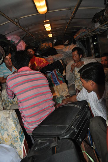 Bus nach Phongsaly. Da geht noch was rein 