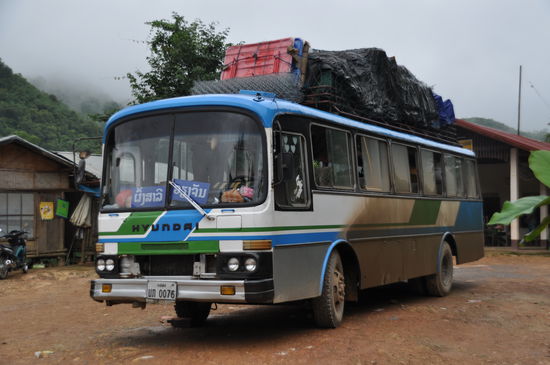 Hier ist schon die Hälfte des Materials vom Dach abgeladen