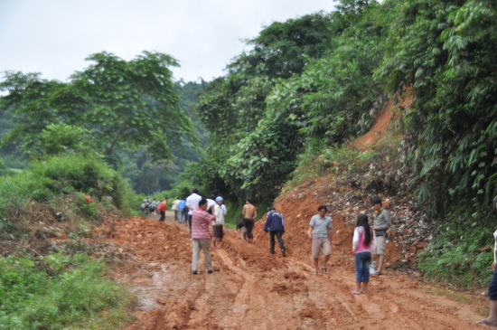 bevor es durch die Schlammlawine geht.