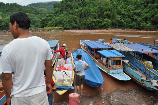 wo wir ein Boot nach Muang Khoa nehmen.