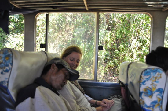 Auch der Opi schlummerte tief und fest an meiner Schulter.