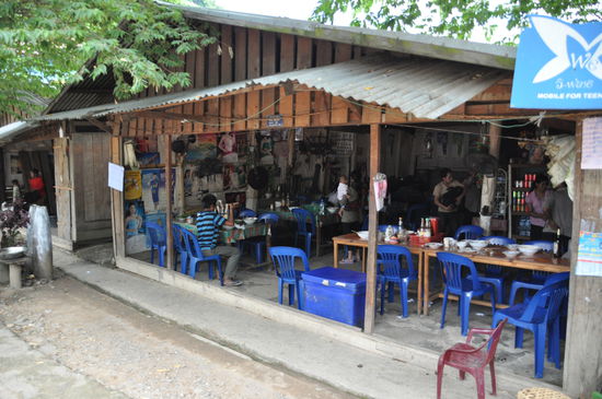 Stopp und essen in einem der leckeren Nudelsuppenküchen