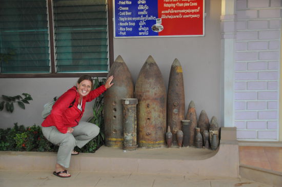 Bombenschrott vor einem Hotel in Phongsavan.