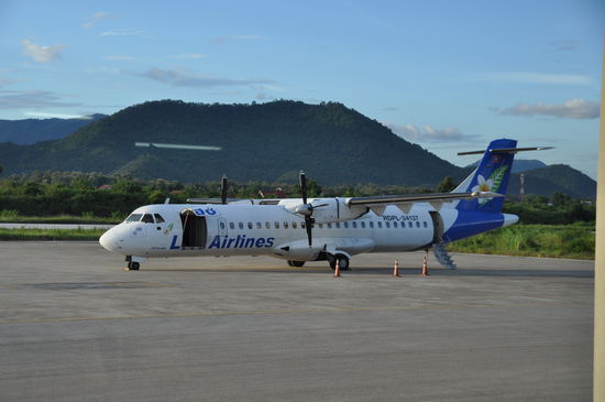 Mit dieser Maschine der Lao-Airline fliege ich von Luang Prabang nach Vientiane