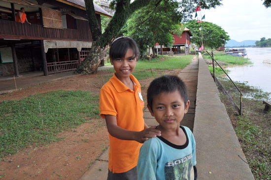 Dieser kleine Kerl fragte mich ob ich mit Thai verheiratet wäre. Wir sagten nein, daraufhin strahlte über das ganze Gesicht und meinte, das wäre super, dann könnte ich ihn ja heiraten, ich würde ihm gefallen 