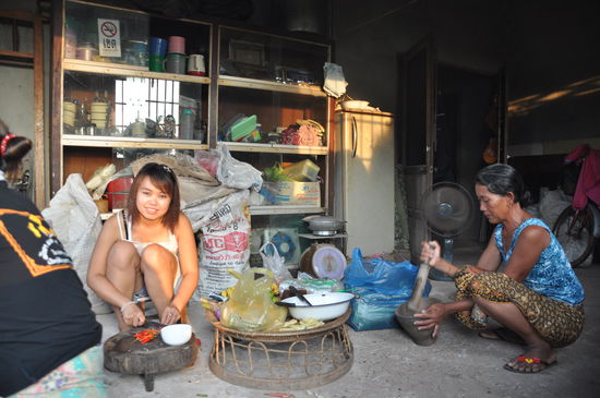 Dukduk und eine Nachbarin.