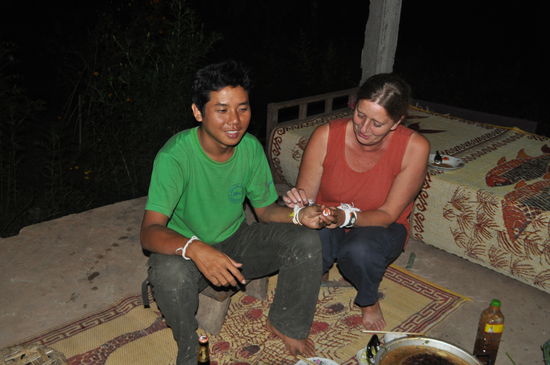 Uuuups, fast hätte ich  vergessen meinem wochenlangen Begleiter ein Wünschebändchen anzulegen. Das wäre unverzeihlich gewesen.