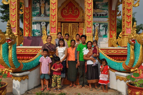 Zum Abschluss noch ein Gruppenfoto mit der ganzen Familie vor dem Tempel. Dann hieß es Abschied nehme. Schnief!