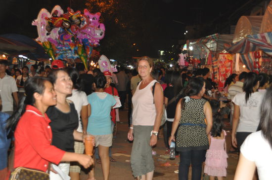 Am Abend großes Lichterfest in Vientiane kurz vor meiner Abreise.