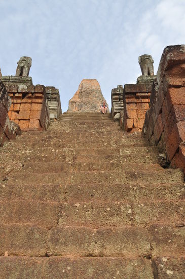 Na, seht ihr mich? Diese Treppen und die Hitze liessen mich doch ins schnaufen kommen, aber bis mein Guide bei mir war, war nur noch ein verhaltenes Roecheln zu hoeren 