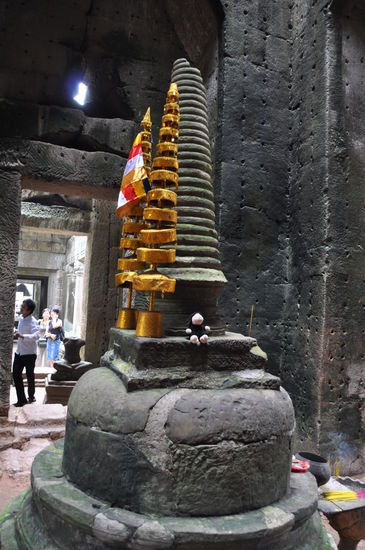 Altar mit Tier 
Mäh wurde nicht geopfert 