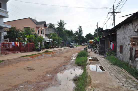 Nur die Haputstraße ist geteert.