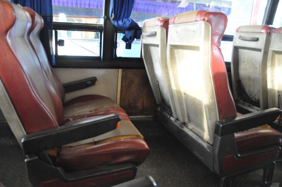 Eng, aber machbar. Man gewöhnt sich an fast alles 