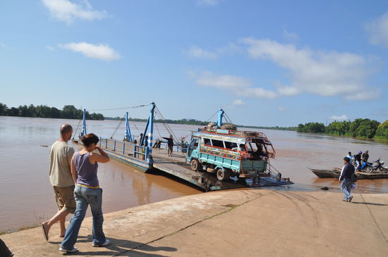 aber auch eine Autofähre, die ...