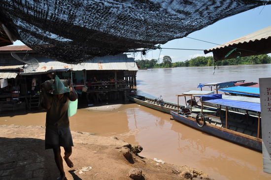 Am Hafen in Nakasang angekommen. Ja ja, das ist der Hafen 