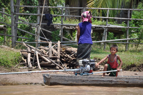 Flussleben: Auf zur Tankstelle