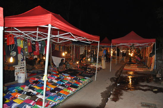 Auf dem Nachtmarkt von Luang Prabang