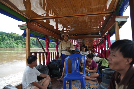 Im Vordergrund der Student, der in Thailand studiert