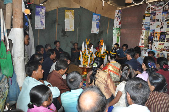 Zelebration im inneren ihres Hauses