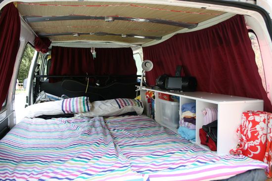 So sah das Interieur vor den Umbaumaßnahmen aus. Bis auf das Regal natürlich. Das ist auch neu.