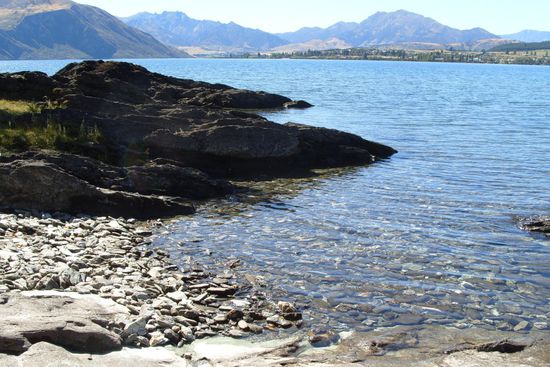Glasklares Wasser am Ufer von Ruby Island