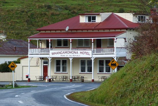 Und hier werden Pässe und Visa ausgestellt.