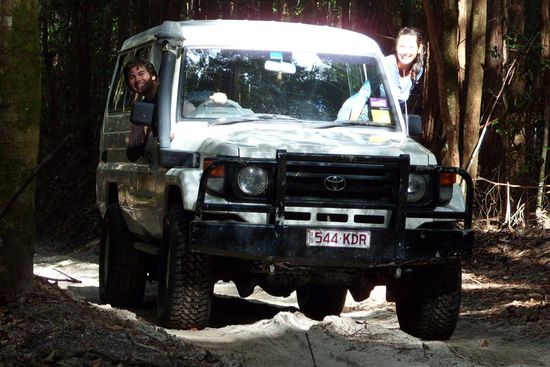 Auf Fraser Island sind die Straßen nicht besonders gut ausgebaut. Daher tauschen wir kurzerhand unseren Backpackervan gegen ein Geländewagen ein.