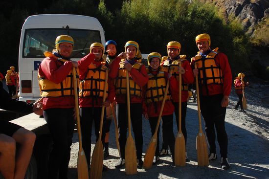 Unser Team: Rechts die restalkoholisierten Australier, links die Ahnungslosen (wir)