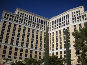 Die Sicht auf das Bellagio Hotel vom Pool aus
