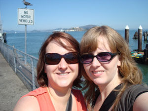 Und das sind wir...
...in Fisherman's Wharf (im Hintergrund ist klein Alcatraz zu sehen)