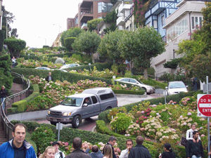 Die brühmte kurvige Lombard Street