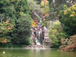 Ein Wasserfall im Golden Gate Park