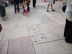 Hand- und Fußabdrücke am Grauman's Chinese Theatre