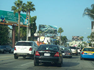 Verkehr und Reklametafeln in Hollywood - hier auf dem Sunset Boulevard