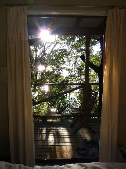 Zimmer mit Aussicht. Unser Sonnenaufgang aus dem Bett, direkt am Meer!!!!!!