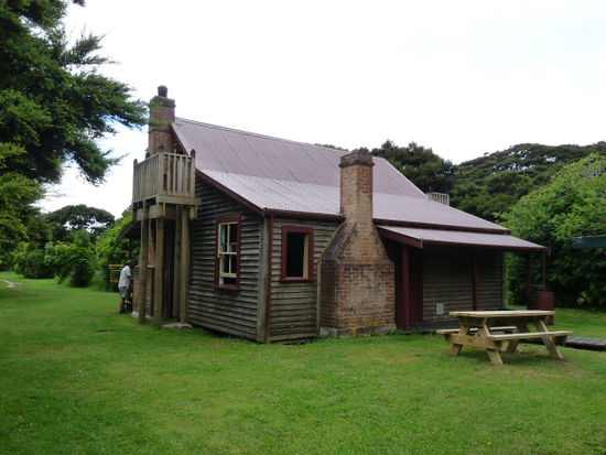 Die zweite Huette "Wharawharangi Hut"