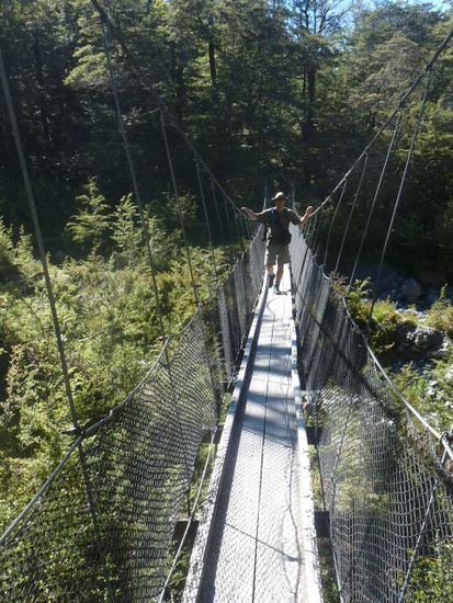 Die erste Haengbruecke auf dem Routeburn Track