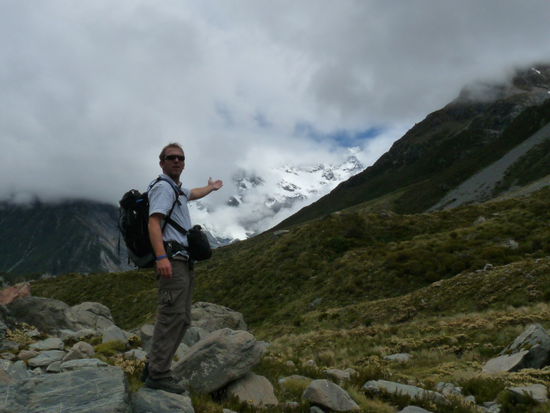 Wolkenluecke mit Sicht auf Mt. Sefton