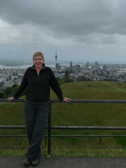 Auckland vom Mt. Eden (Kuehe Teil 1)