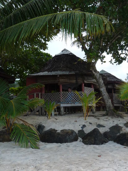 Unsere Open- Fale in Manase, direkt in erster Reihe am Strand