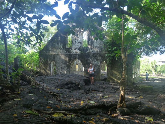 Von Lava zerstoerte Kirche