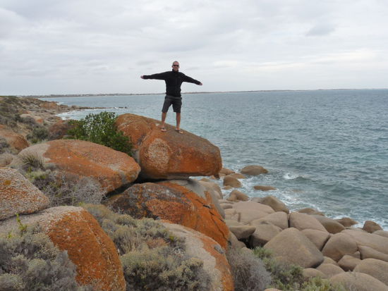 Matze geniesst das kuehle Wetter in Port Elliot
