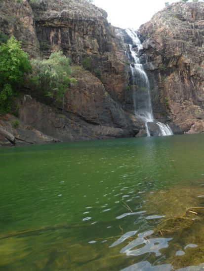 70m hohe Gunlom Falls mit Pool zum schwimmen