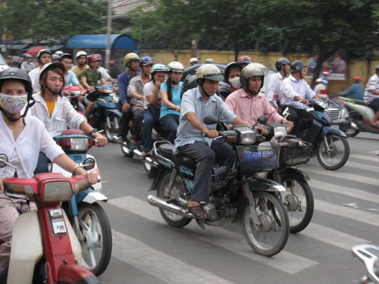 ...los!!!!
Ueber 10 Mio. Mopeds gibts uebrigens in Saigon!