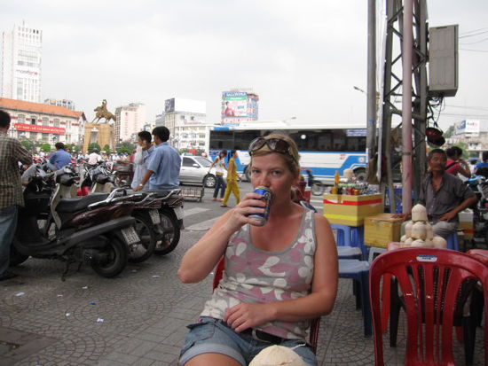 Bierpause im Verkehrschaos (0,5l= 50 Cent!!!) Billig!!!